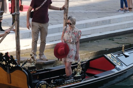 Exclusive 'the honeymoon' onset filming, venice, italy 27 sep 2021